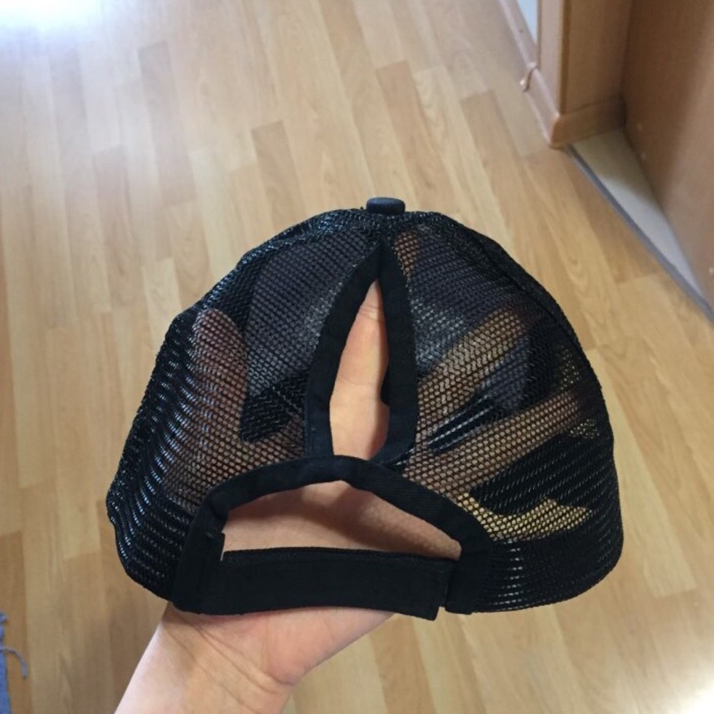 Black Messy bun baseball cap - Picture 4 of 4